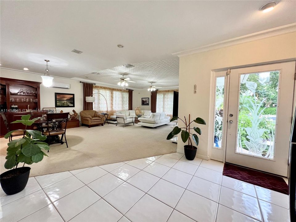 Vendido Recientemente: $1,450,000 (3 camas, 3 baños, 2801 Pies cuadrados)