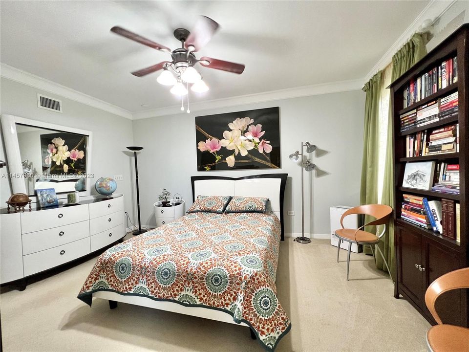 Vendido Recientemente: $1,450,000 (3 camas, 3 baños, 2801 Pies cuadrados)