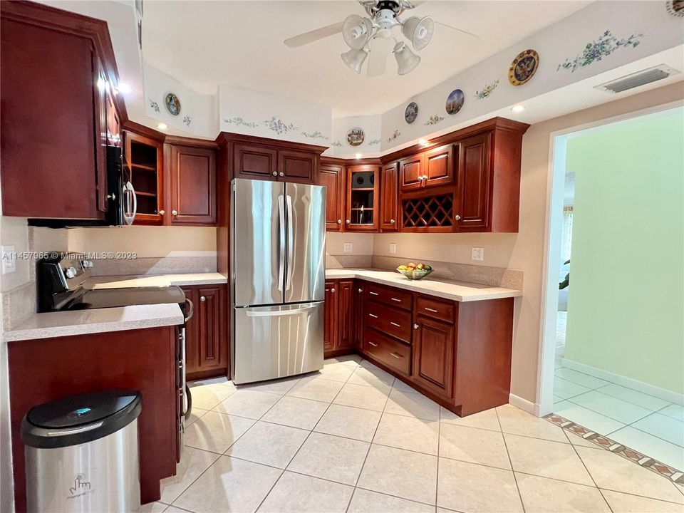 Vendido Recientemente: $1,450,000 (3 camas, 3 baños, 2801 Pies cuadrados)