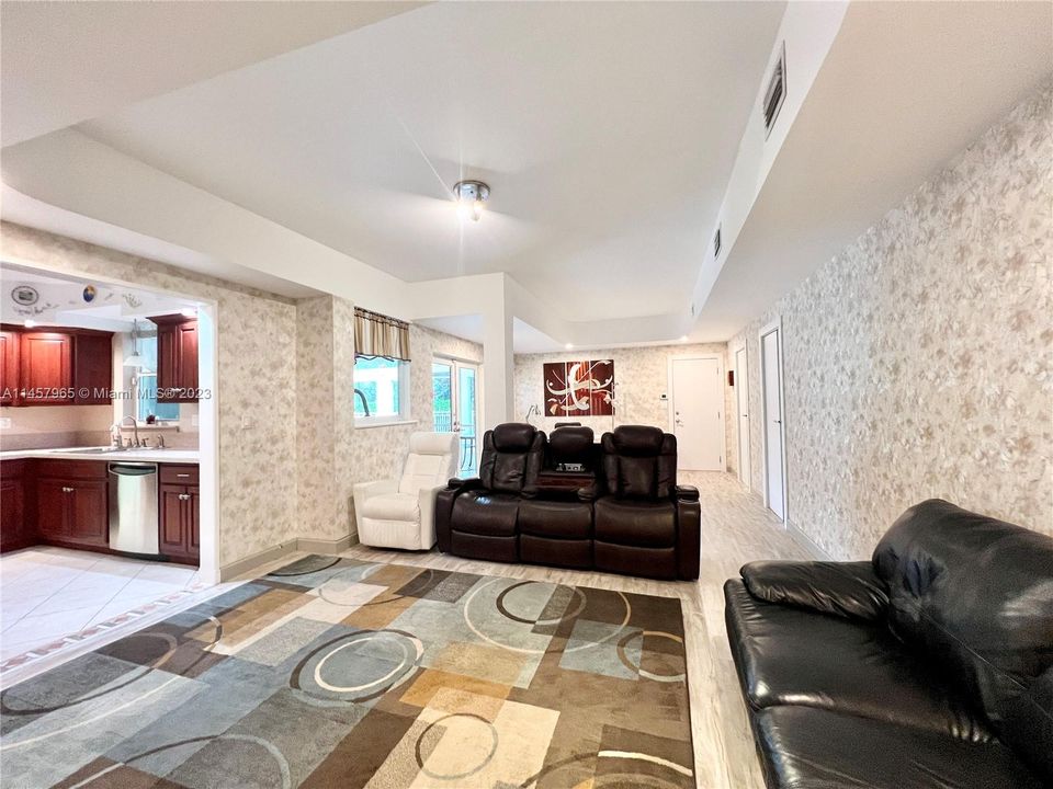 Vendido Recientemente: $1,450,000 (3 camas, 3 baños, 2801 Pies cuadrados)