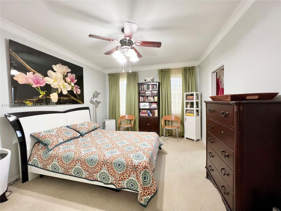 Vendido Recientemente: $1,450,000 (3 camas, 3 baños, 2801 Pies cuadrados)