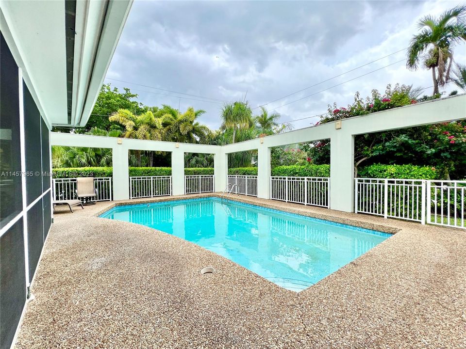 Vendido Recientemente: $1,450,000 (3 camas, 3 baños, 2801 Pies cuadrados)