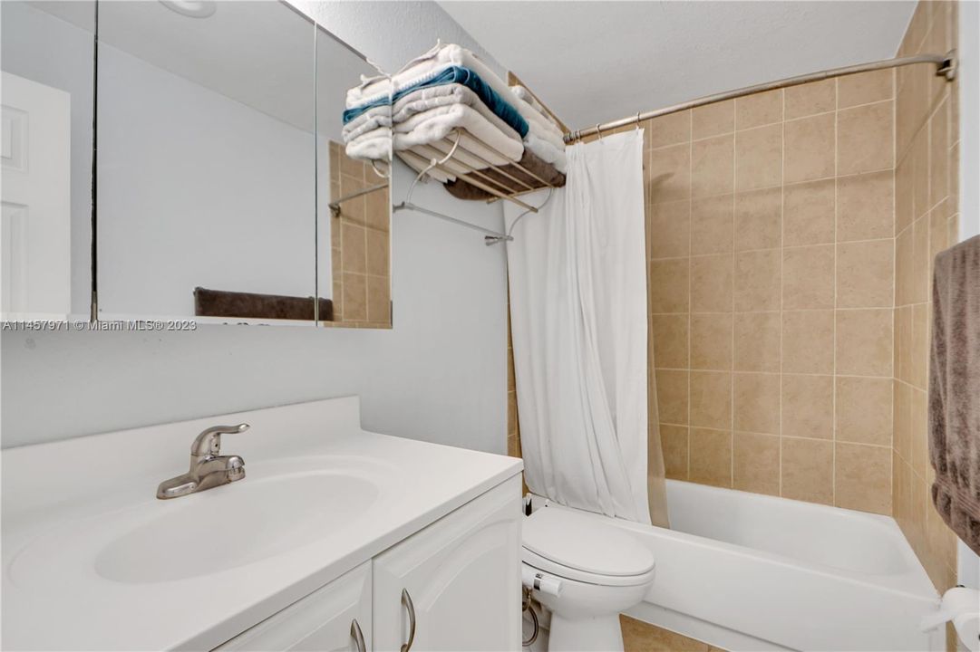 Недавно продано: $215,000 (1 спален, 1 ванн, 675 Квадратных фут)