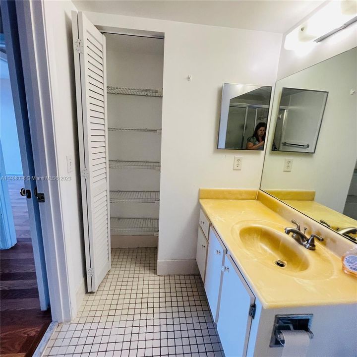 Recently Rented: $1,800 (2 beds, 2 baths, 1040 Square Feet)