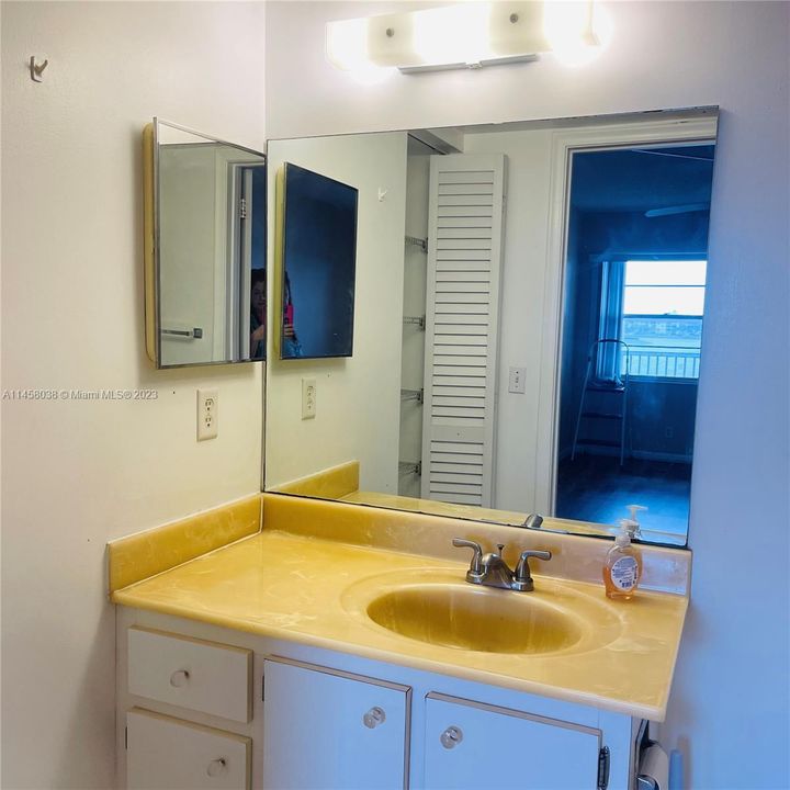 Recently Rented: $1,800 (2 beds, 2 baths, 1040 Square Feet)