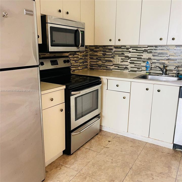 Recently Rented: $1,800 (2 beds, 2 baths, 1040 Square Feet)