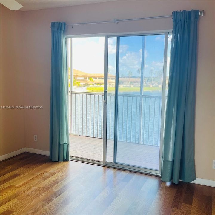 Recently Rented: $1,800 (2 beds, 2 baths, 1040 Square Feet)