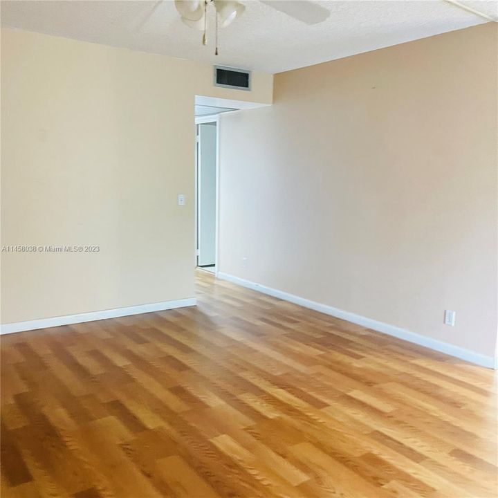 Recently Rented: $1,800 (2 beds, 2 baths, 1040 Square Feet)