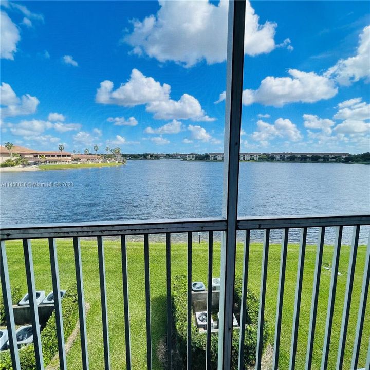 Recently Rented: $1,800 (2 beds, 2 baths, 1040 Square Feet)