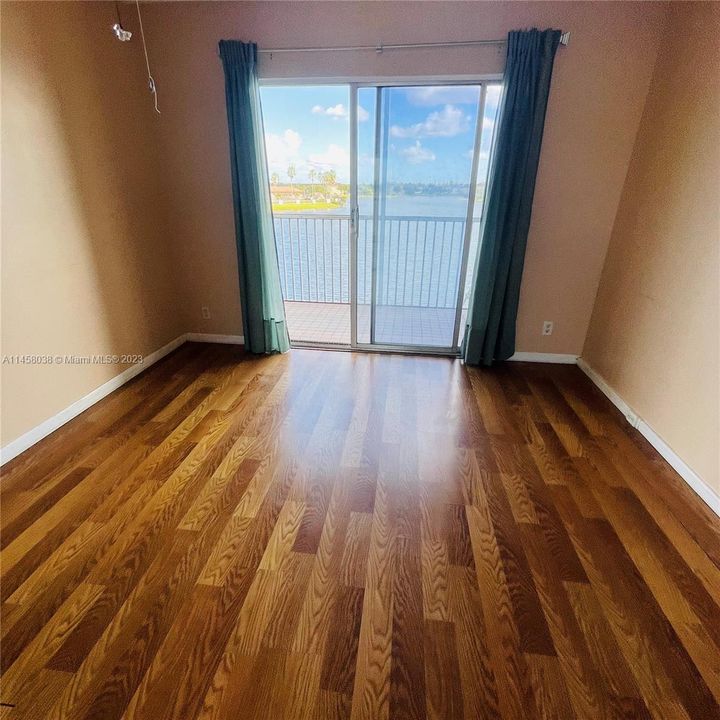 Recently Rented: $1,800 (2 beds, 2 baths, 1040 Square Feet)