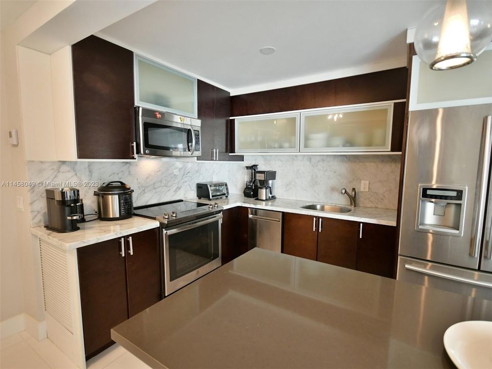 Recently Sold: $800,000 (2 beds, 2 baths, 1415 Square Feet)