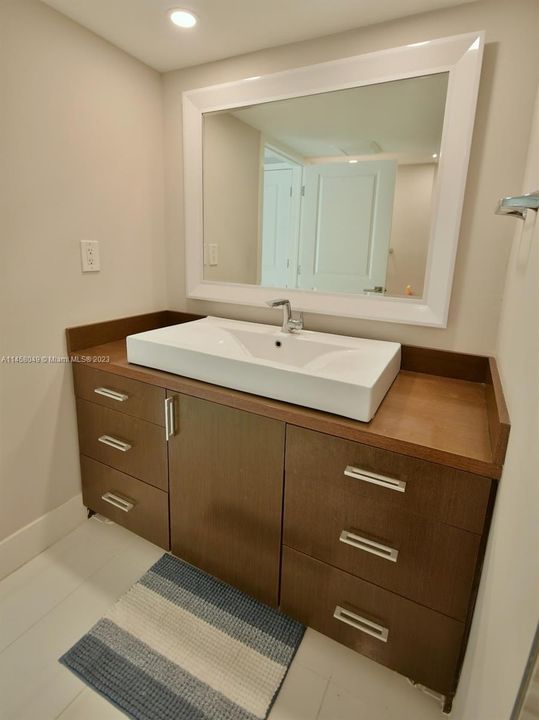 Recently Sold: $800,000 (2 beds, 2 baths, 1415 Square Feet)