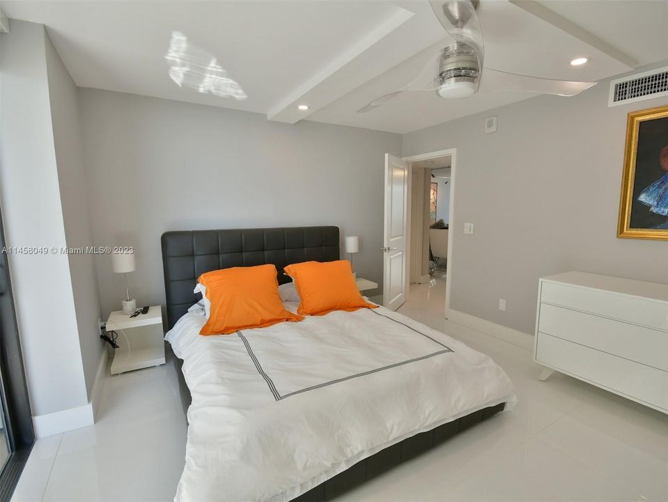 Recently Sold: $800,000 (2 beds, 2 baths, 1415 Square Feet)