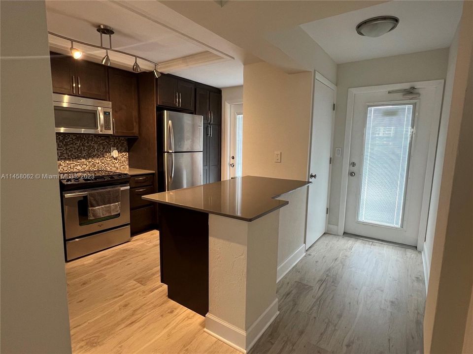 Vendido Recientemente: $599,000 (2 camas, 2 baños, 1100 Pies cuadrados)