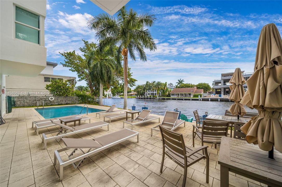 Vendido Recientemente: $599,000 (2 camas, 2 baños, 1100 Pies cuadrados)