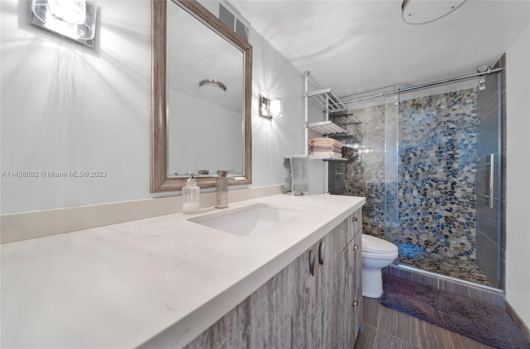 Vendido Recientemente: $599,000 (2 camas, 2 baños, 1100 Pies cuadrados)