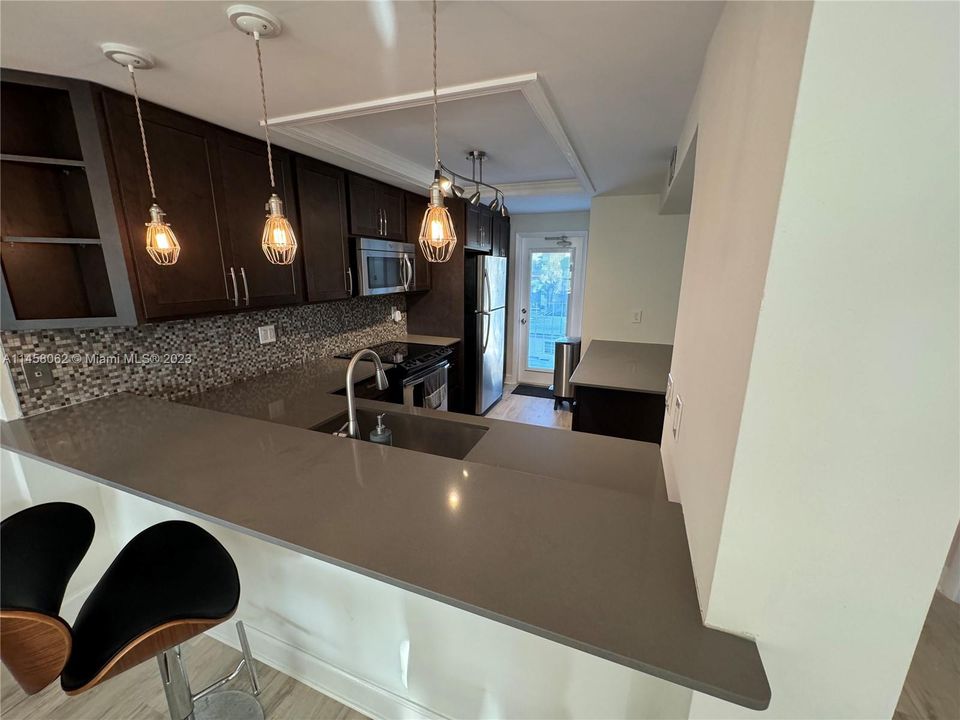 Vendido Recientemente: $599,000 (2 camas, 2 baños, 1100 Pies cuadrados)