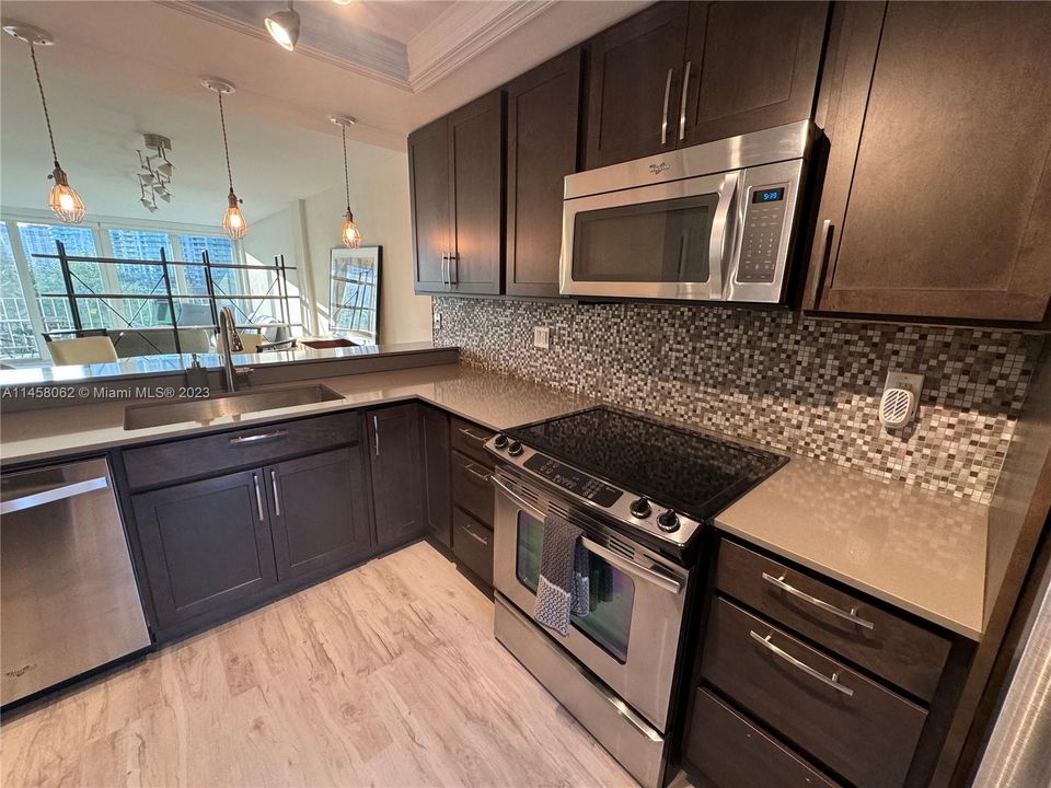 Vendido Recientemente: $599,000 (2 camas, 2 baños, 1100 Pies cuadrados)