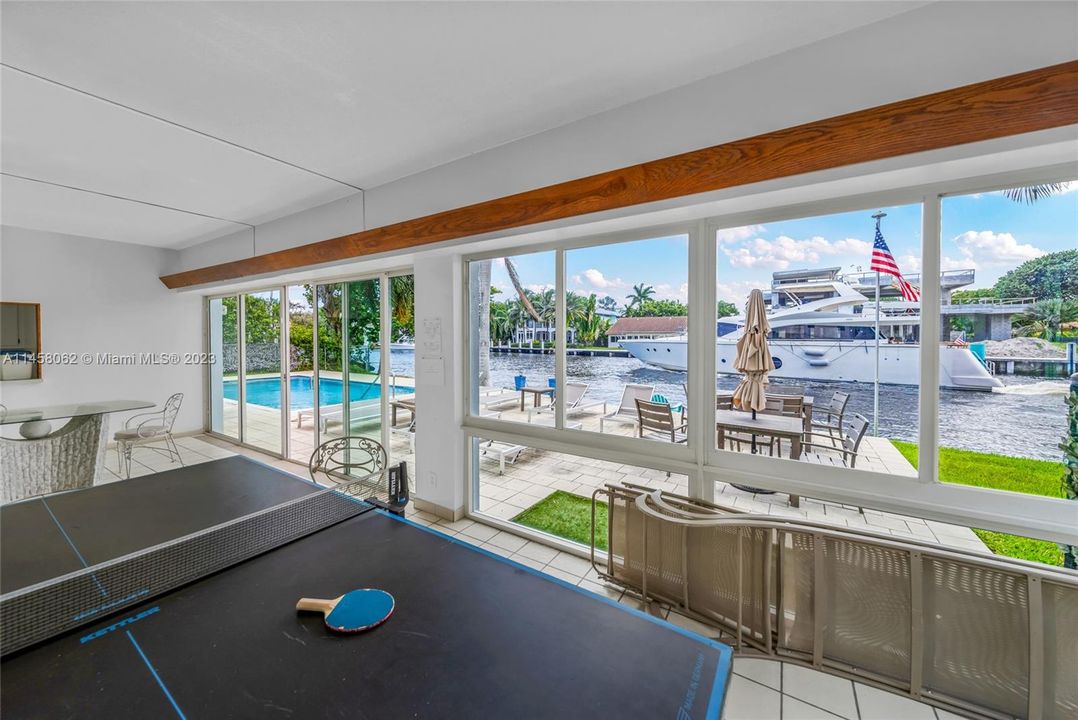 Vendido Recientemente: $599,000 (2 camas, 2 baños, 1100 Pies cuadrados)