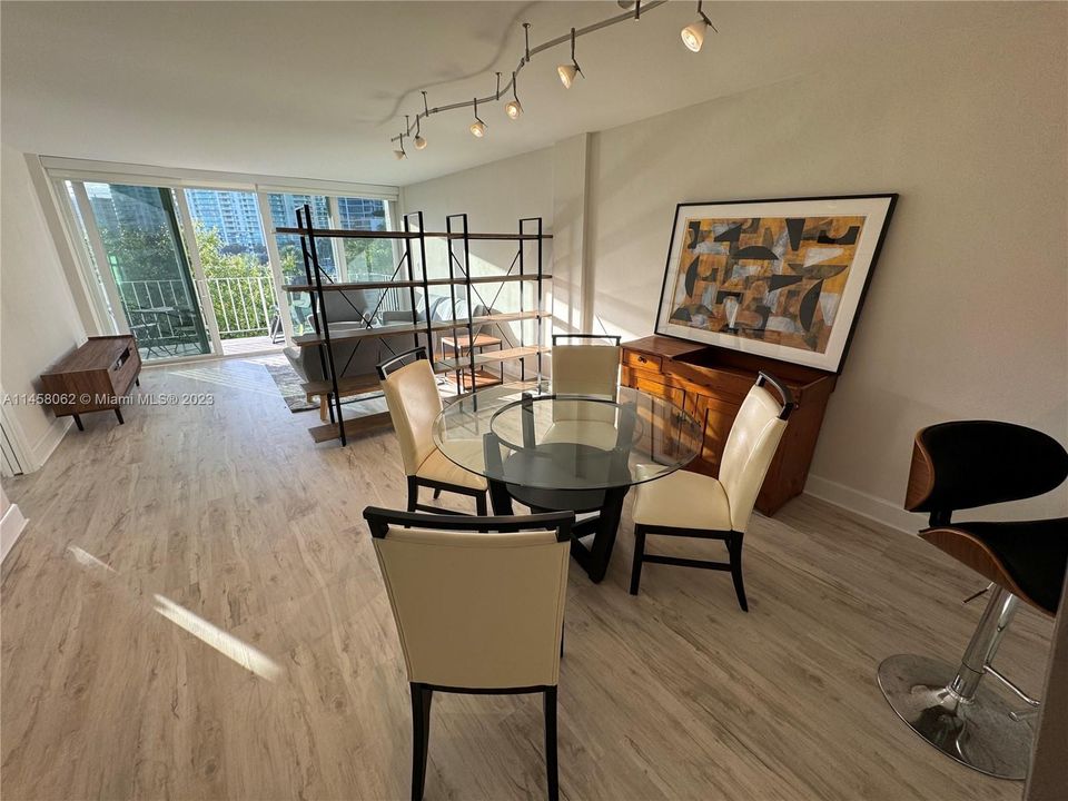 Vendido Recientemente: $599,000 (2 camas, 2 baños, 1100 Pies cuadrados)