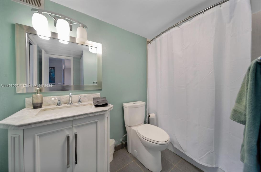 Vendido Recientemente: $599,000 (2 camas, 2 baños, 1100 Pies cuadrados)