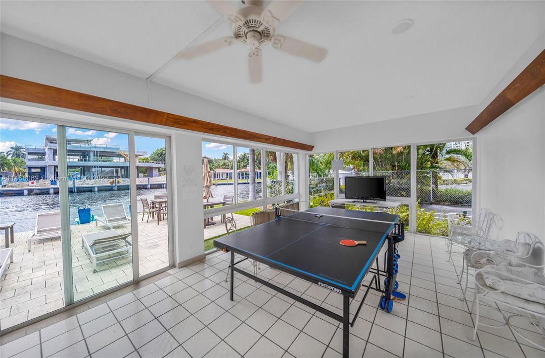 Vendido Recientemente: $599,000 (2 camas, 2 baños, 1100 Pies cuadrados)