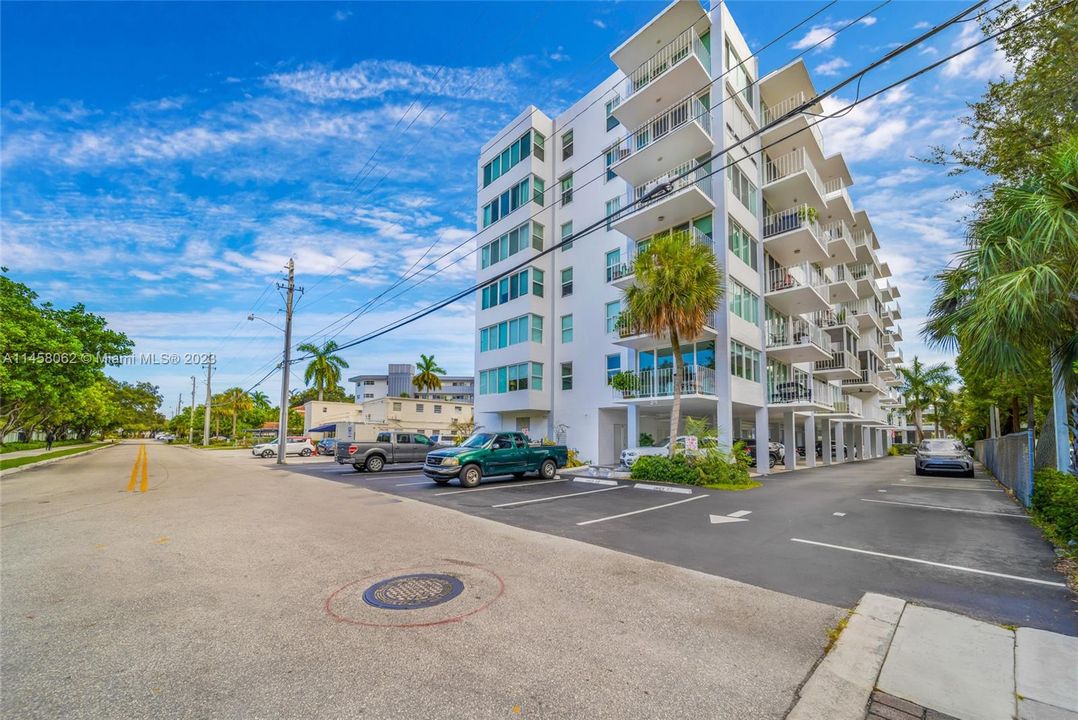 Vendido Recientemente: $599,000 (2 camas, 2 baños, 1100 Pies cuadrados)