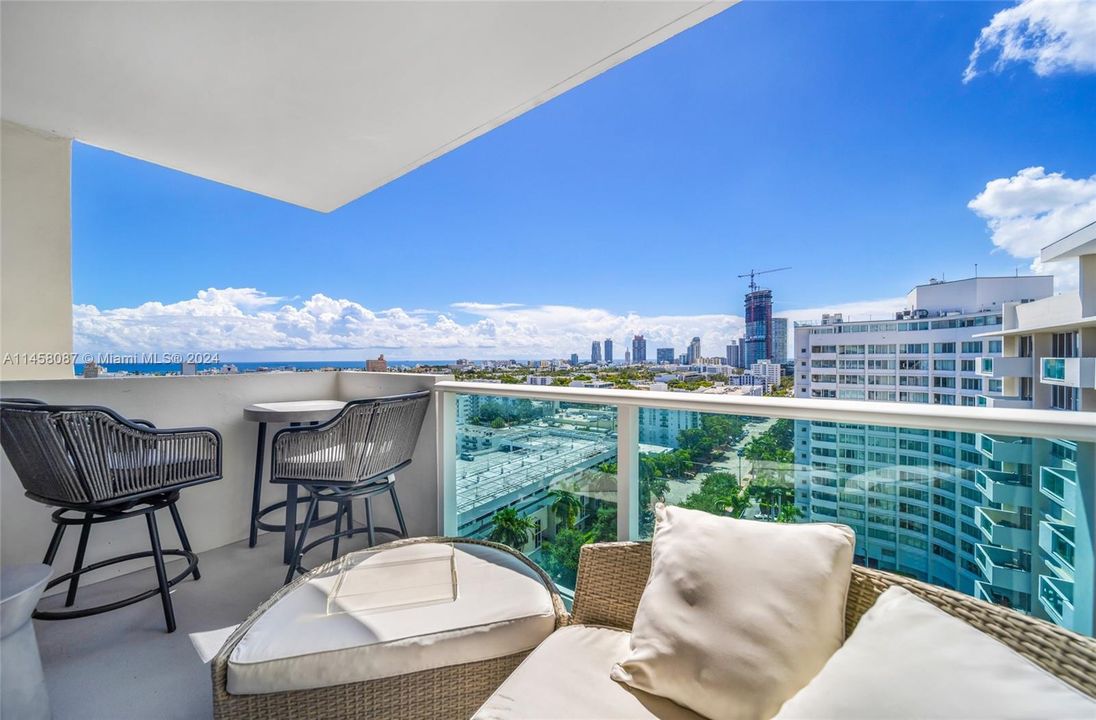 For Sale: $590,000 (1 beds, 1 baths, 990 Square Feet)