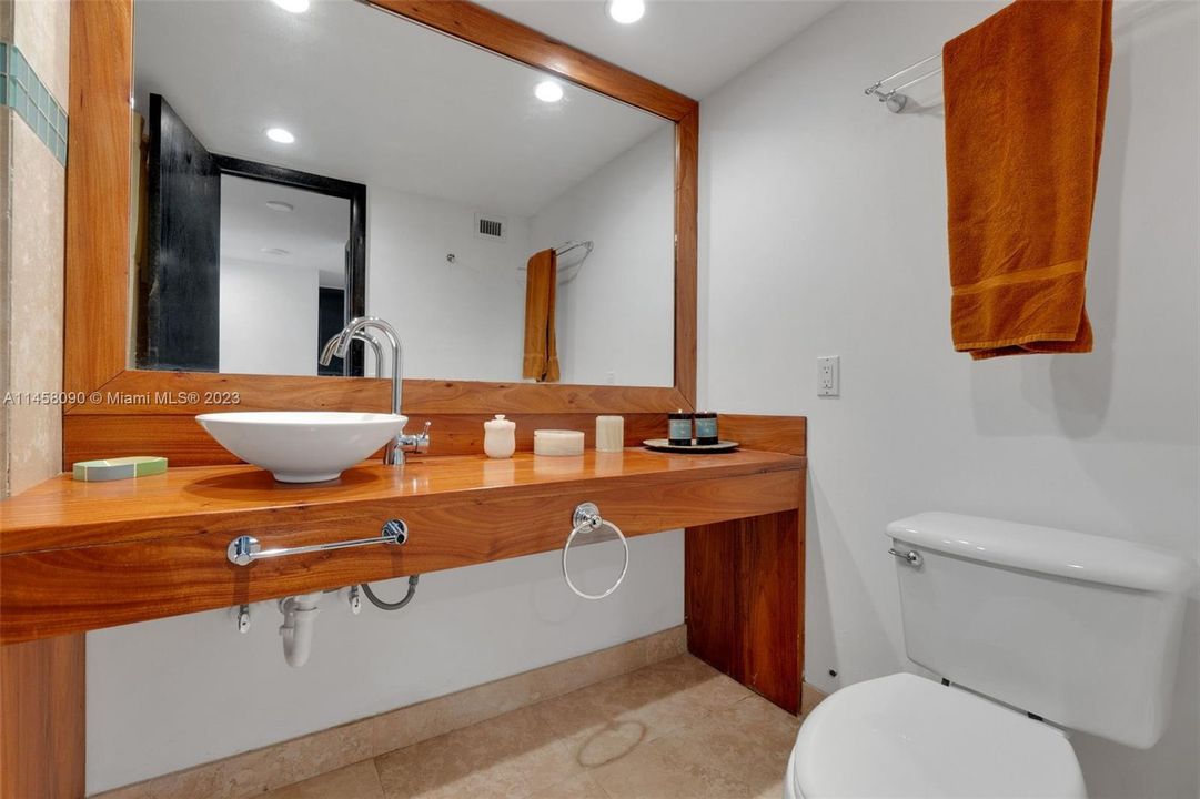 Vendido Recientemente: $355,000 (2 camas, 2 baños, 1268 Pies cuadrados)