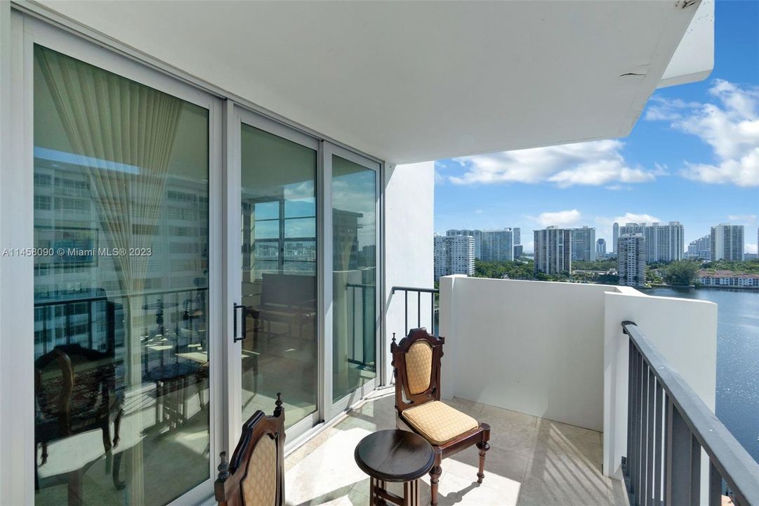 Vendido Recientemente: $355,000 (2 camas, 2 baños, 1268 Pies cuadrados)