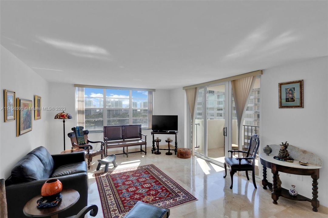 Vendido Recientemente: $355,000 (2 camas, 2 baños, 1268 Pies cuadrados)