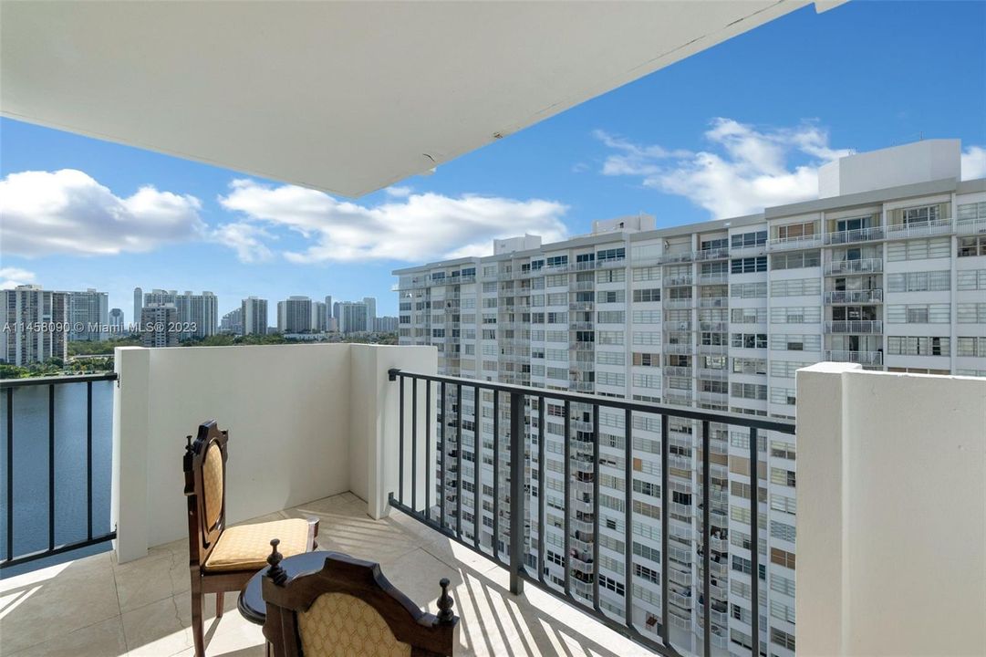 Vendido Recientemente: $355,000 (2 camas, 2 baños, 1268 Pies cuadrados)