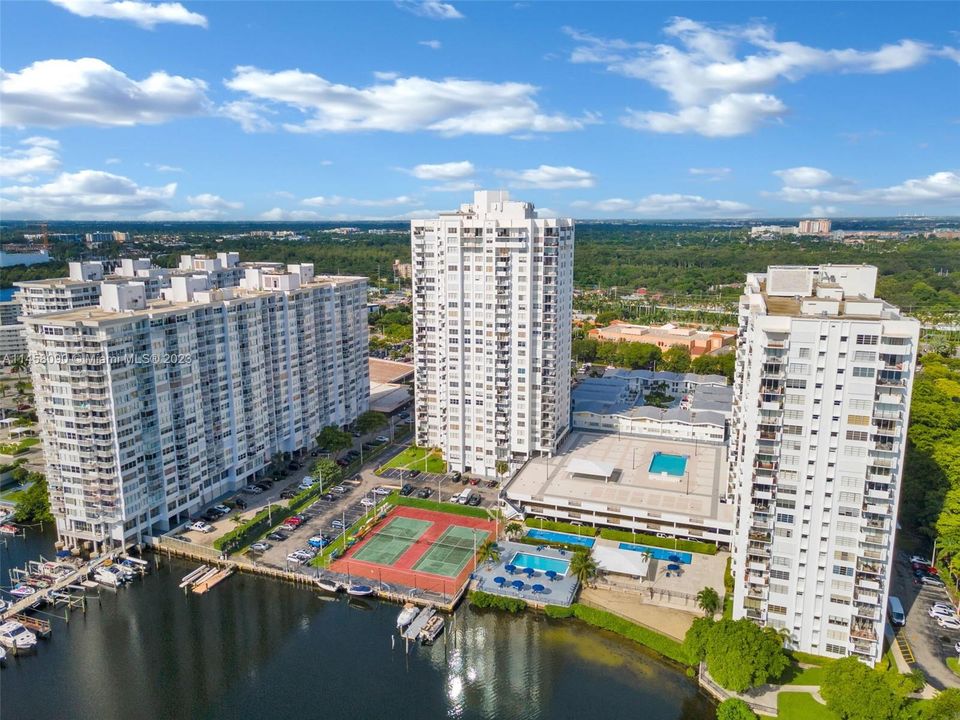 Vendido Recientemente: $355,000 (2 camas, 2 baños, 1268 Pies cuadrados)