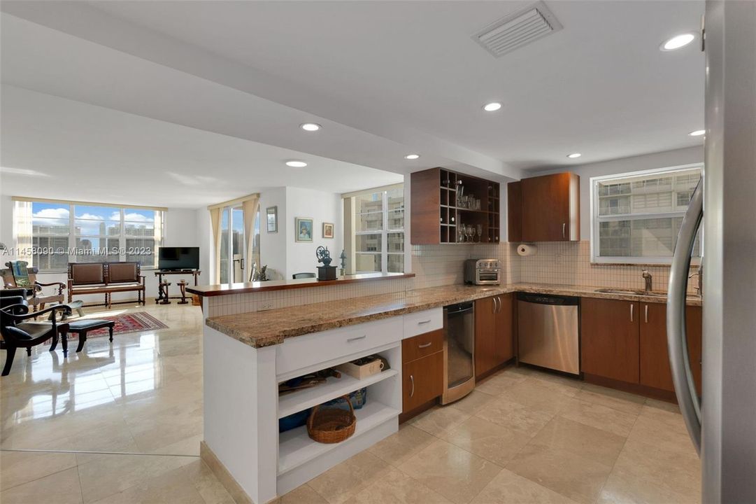 Vendido Recientemente: $355,000 (2 camas, 2 baños, 1268 Pies cuadrados)