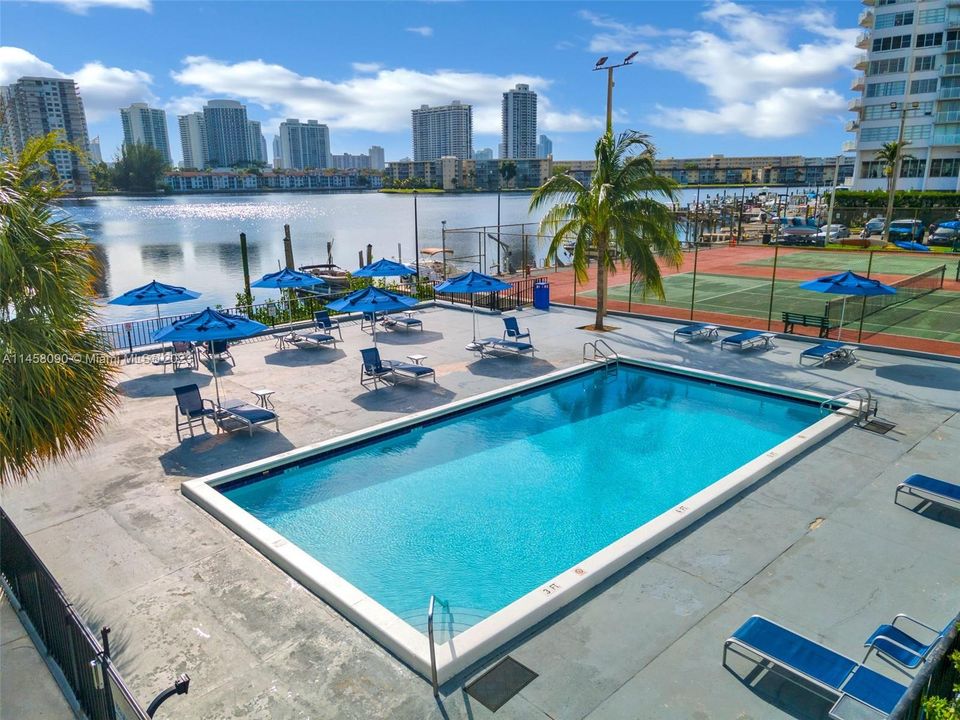 Vendido Recientemente: $355,000 (2 camas, 2 baños, 1268 Pies cuadrados)