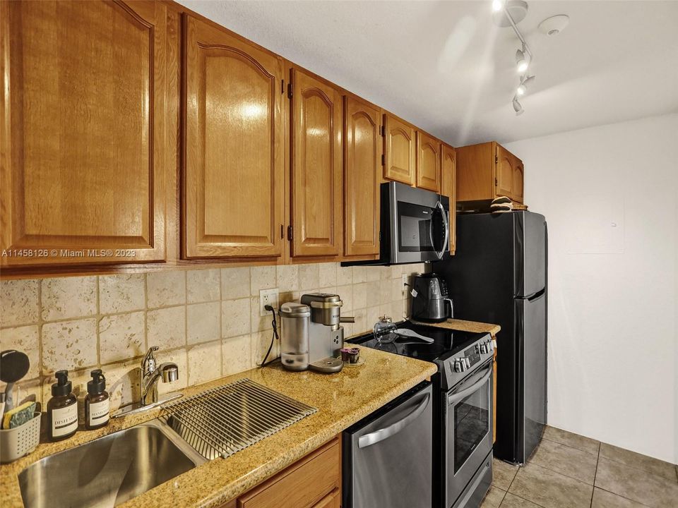 Recently Rented: $2,650 (2 beds, 2 baths, 1060 Square Feet)