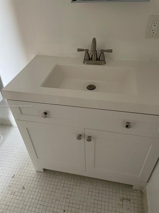 最近租的: $1,650 (1 贝兹, 1 浴室, 826 平方英尺)