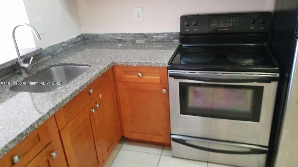 Recently Sold: $144,000 (1 beds, 1 baths, 842 Square Feet)