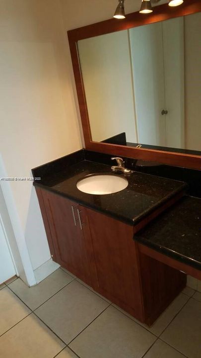 Recently Sold: $144,000 (1 beds, 1 baths, 842 Square Feet)