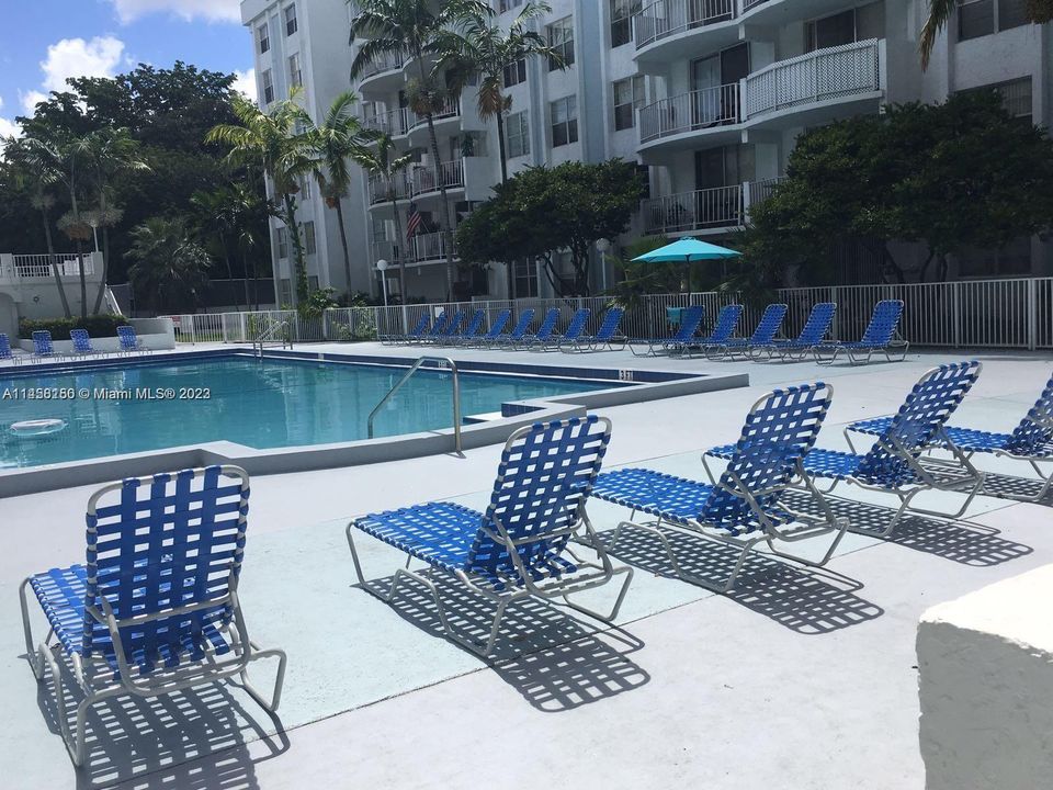 Recently Sold: $144,000 (1 beds, 1 baths, 842 Square Feet)