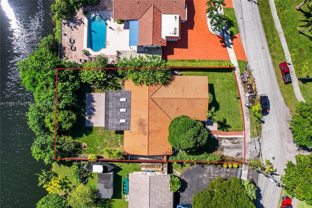 Recently Sold: $705,000 (4 beds, 2 baths, 2232 Square Feet)