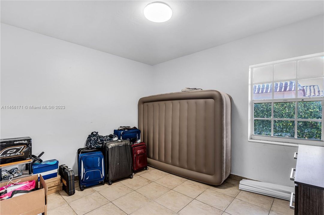 Recently Sold: $705,000 (4 beds, 2 baths, 2232 Square Feet)