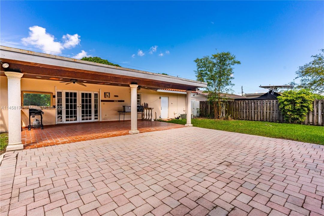 Recently Sold: $705,000 (4 beds, 2 baths, 2232 Square Feet)