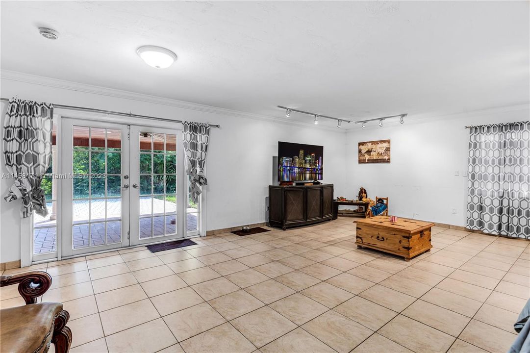 Recently Sold: $705,000 (4 beds, 2 baths, 2232 Square Feet)