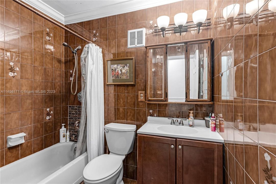 Recently Sold: $705,000 (4 beds, 2 baths, 2232 Square Feet)