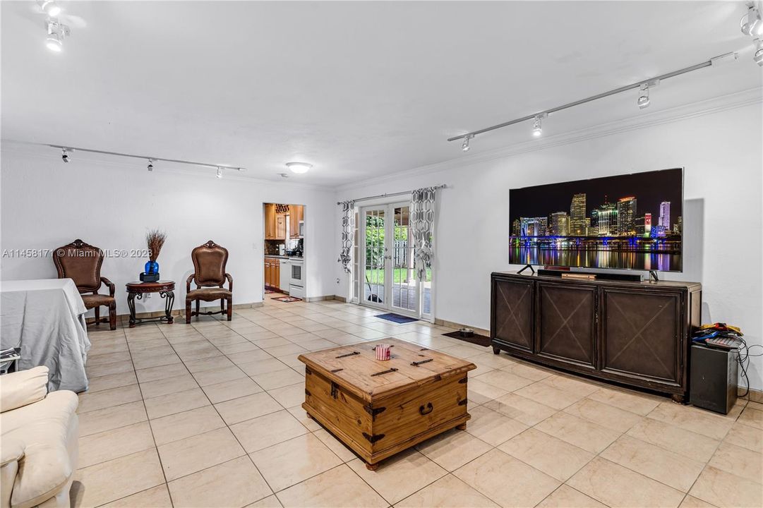 Recently Sold: $705,000 (4 beds, 2 baths, 2232 Square Feet)