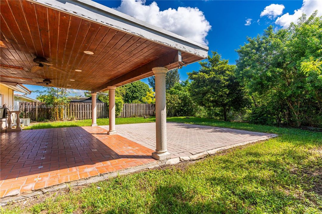 Recently Sold: $705,000 (4 beds, 2 baths, 2232 Square Feet)