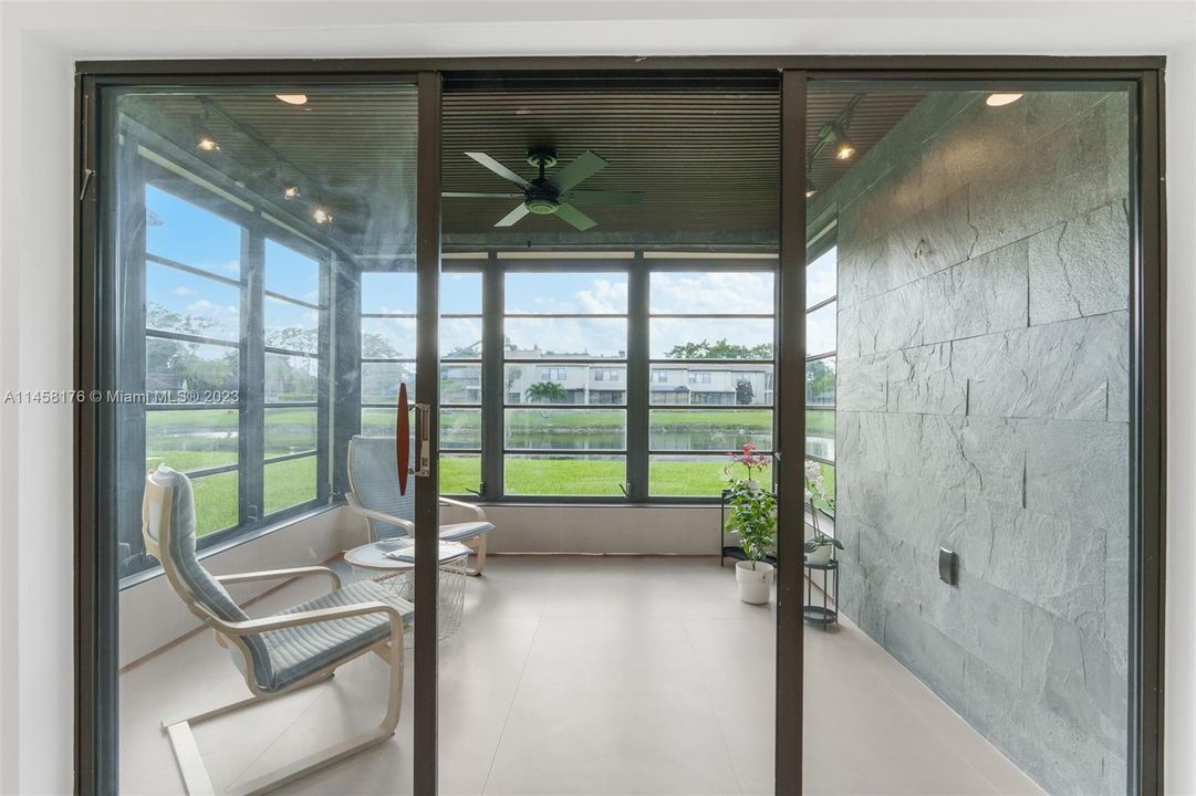 Недавно продано: $399,000 (2 спален, 2 ванн, 1216 Квадратных фут)