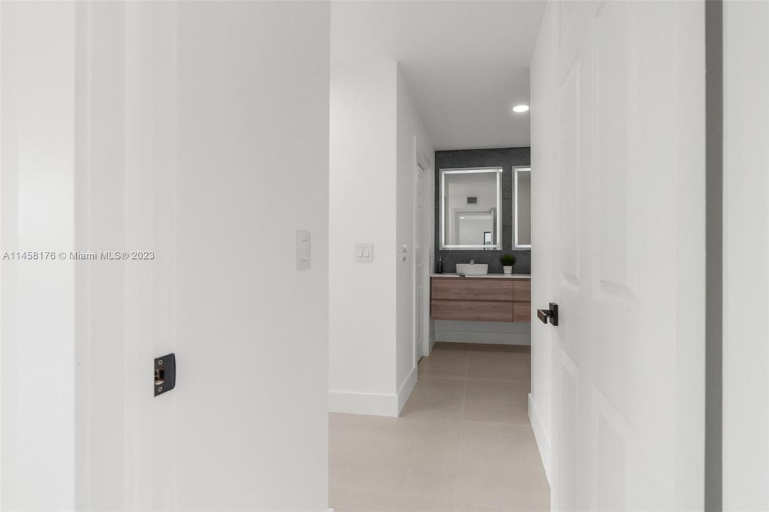 Недавно продано: $399,000 (2 спален, 2 ванн, 1216 Квадратных фут)