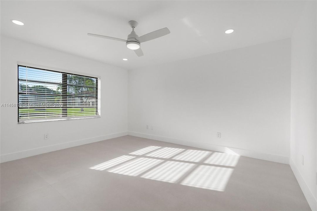 Недавно продано: $399,000 (2 спален, 2 ванн, 1216 Квадратных фут)